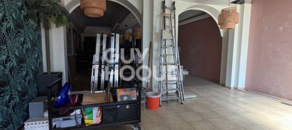 180m² Commercial property in Canet-en-Roussillon, France No. 292329 2