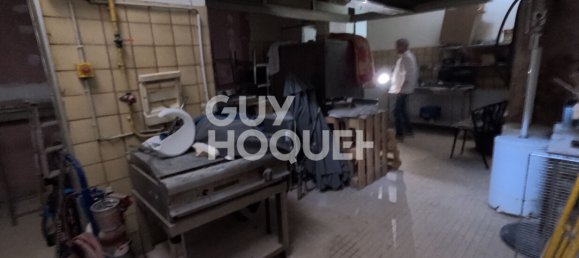 180m² Commercial property in Canet-en-Roussillon, France No. 292329 4