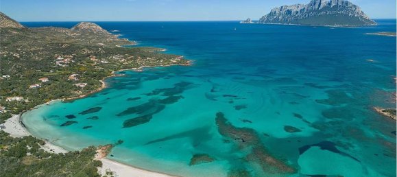 Villa de 3 dormitorios en Olbia, Italy No. 49989 2