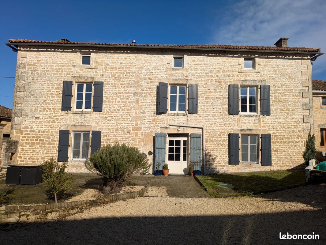 4 bedrooms House in Deux-Sevres, France No. 343886