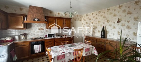 3 bedrooms House in Bourgueil, France No. 209828 2