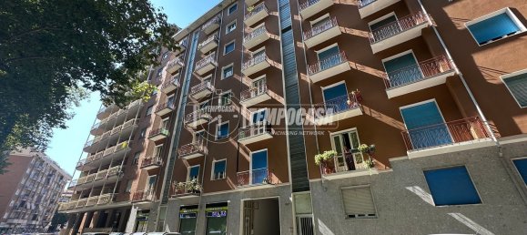 2 rooms Apartment in Turin, Italy No. 269009 2