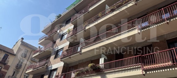 3 bedrooms Apartment in Turin, Italy No. 55028 3