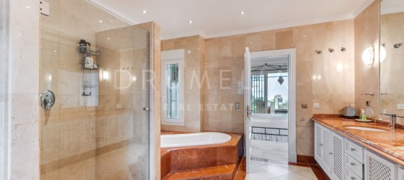 Villa de 4 dormitorios en Marbella, Spain No. 62728 9