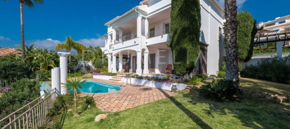 Villa de 4 dormitorios en Marbella, Spain No. 62728 27
