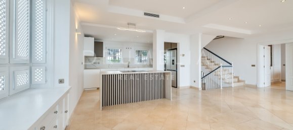 Villa de 4 dormitorios en Marbella, Spain No. 62728 5