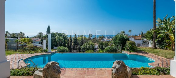 Villa de 4 dormitorios en Marbella, Spain No. 62728 3