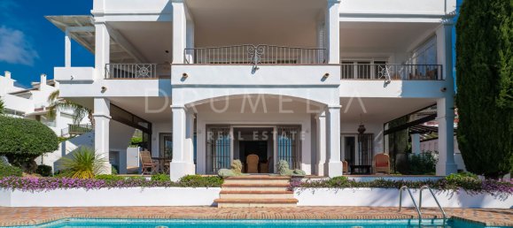 Villa de 4 dormitorios en Marbella, Spain No. 62728 2