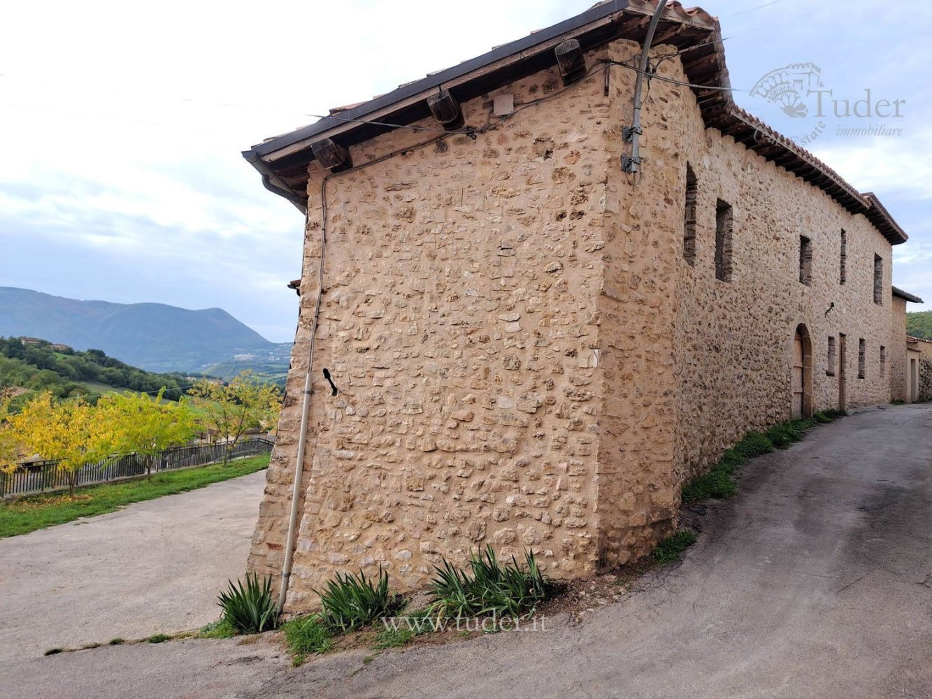 11-Zimmer Doppelhaus in Cascia, Italy, Nr. 76837