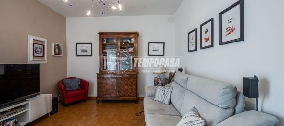 3 bedrooms Apartment in Modena, Italy No. 377035 2