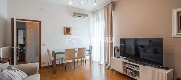 3 bedrooms Apartment in Modena, Italy No. 377035 3
