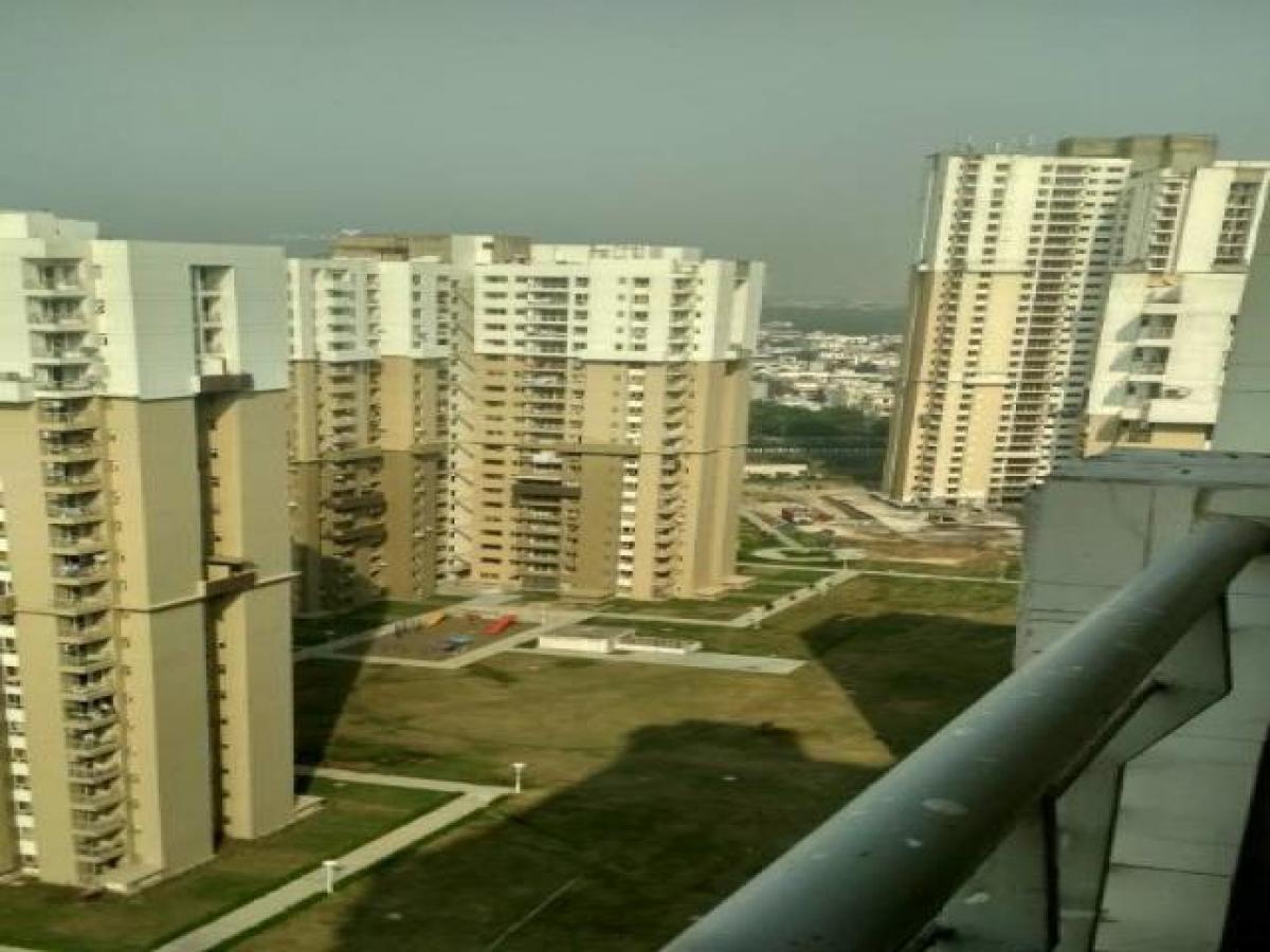 Дом с 3 спальнями в Нойда, Индия № 28695