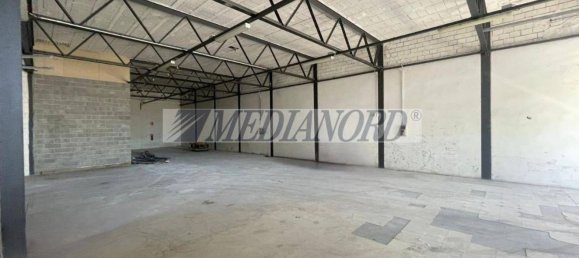 600m² Warehouse in Grassobbio, Italy No. 364745 2