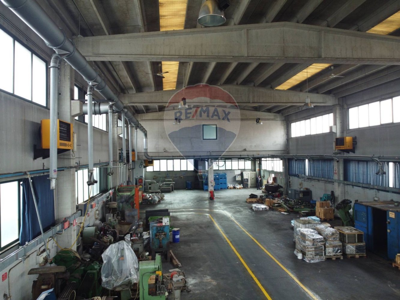 2973m² Warehouse in Grumello del Monte, Italy No. 380134