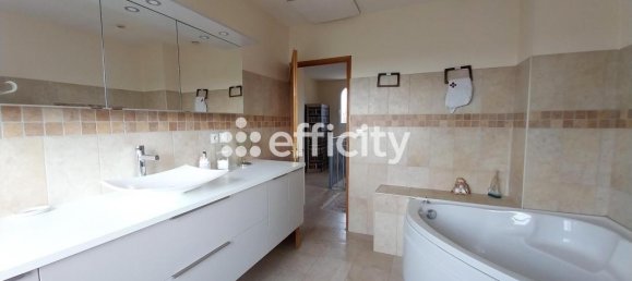 3 chambres Maison à La Bourdinière-Saint-Loup, France No. 61163 24