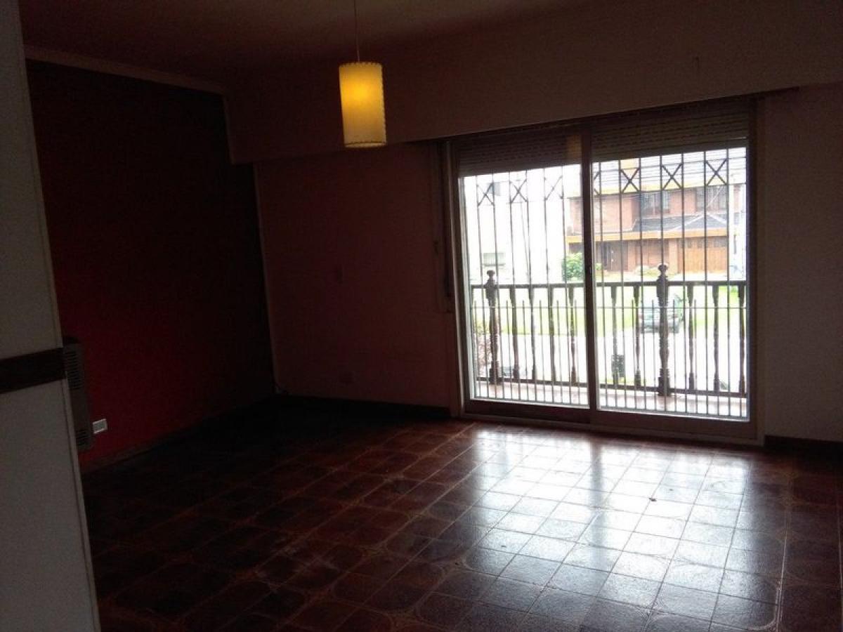 Apartamento de 3 dormitorios en Mar del Plata, Argentina No. 71305