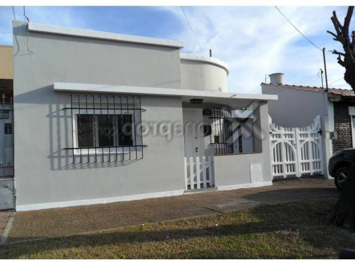 2 bedrooms House in Lomas de Zamora, Argentina No. 18065