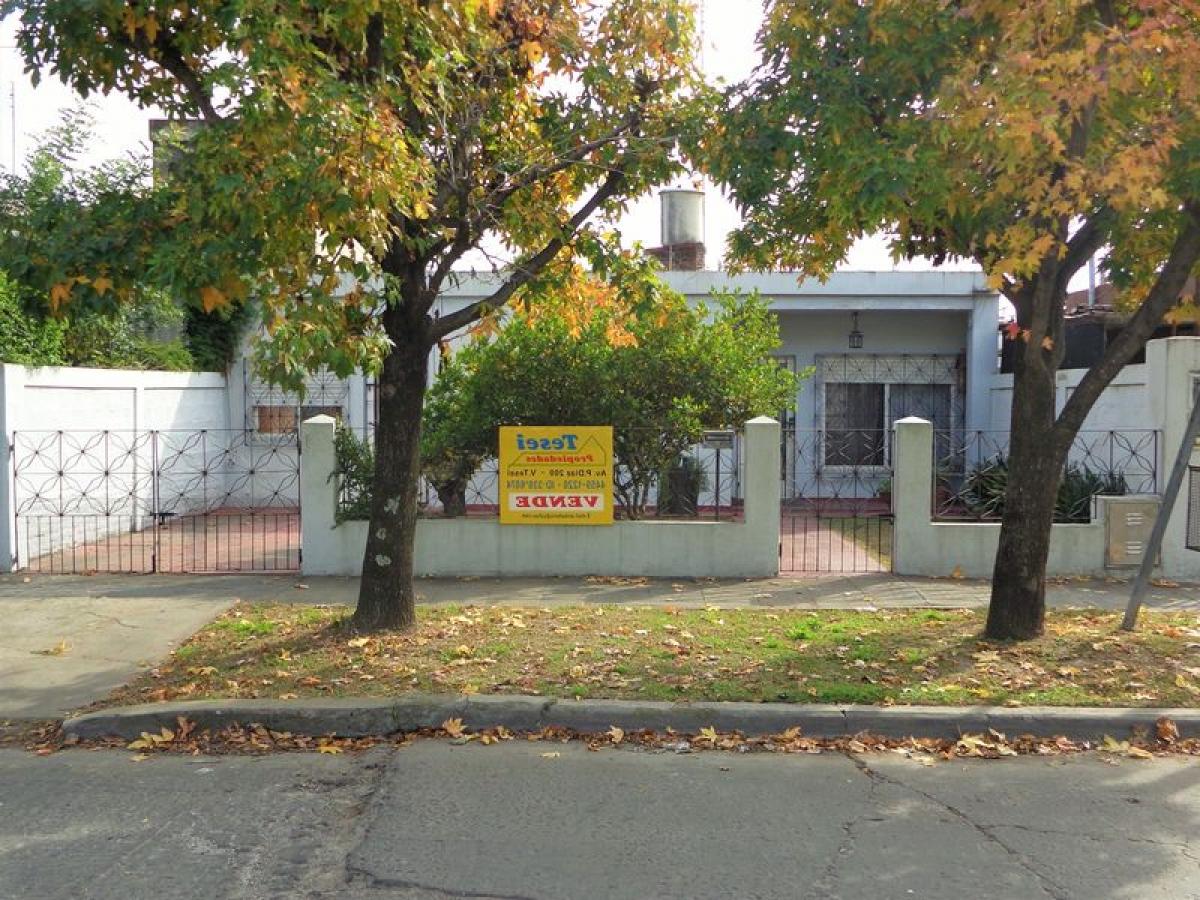 3 bedrooms House in Hurlingham, Argentina No. 100466