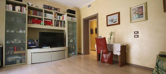 2 bedrooms Apartment in Parma, Italy No. 309453 3