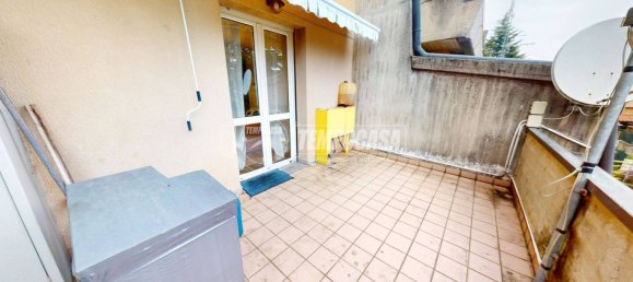 2 bedrooms Apartment in Malnate, Italy No. 14418 5