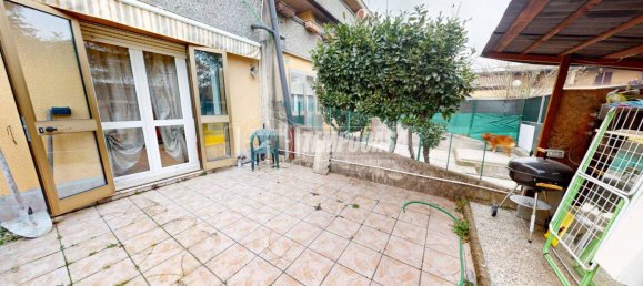 2 bedrooms Apartment in Malnate, Italy No. 14418 12