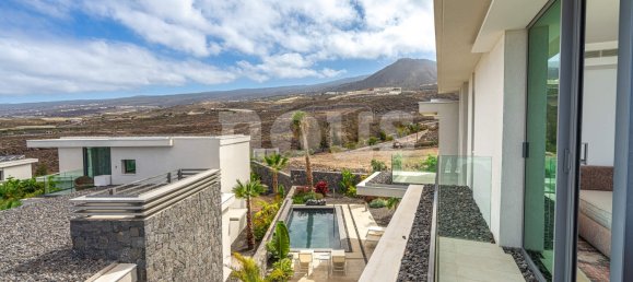 3 bedrooms Villa in Abama, Spain No. 16184 8