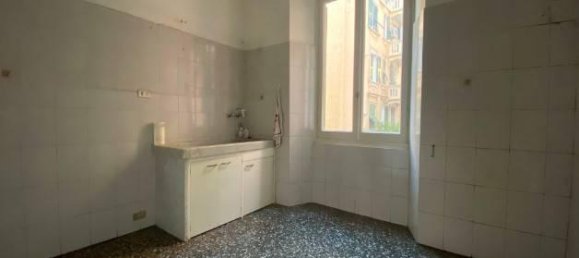 3 rooms Apartment in Genoa, Italy No. 31071 10