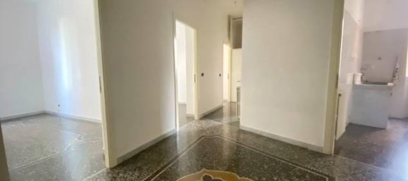 3 rooms Apartment in Genoa, Italy No. 31071 7