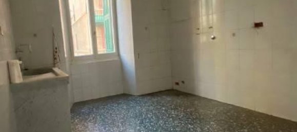 3 rooms Apartment in Genoa, Italy No. 31071 11