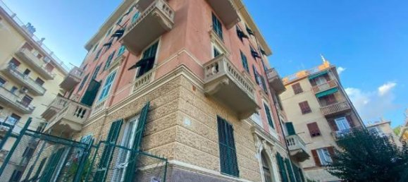 3 rooms Apartment in Genoa, Italy No. 31071 2