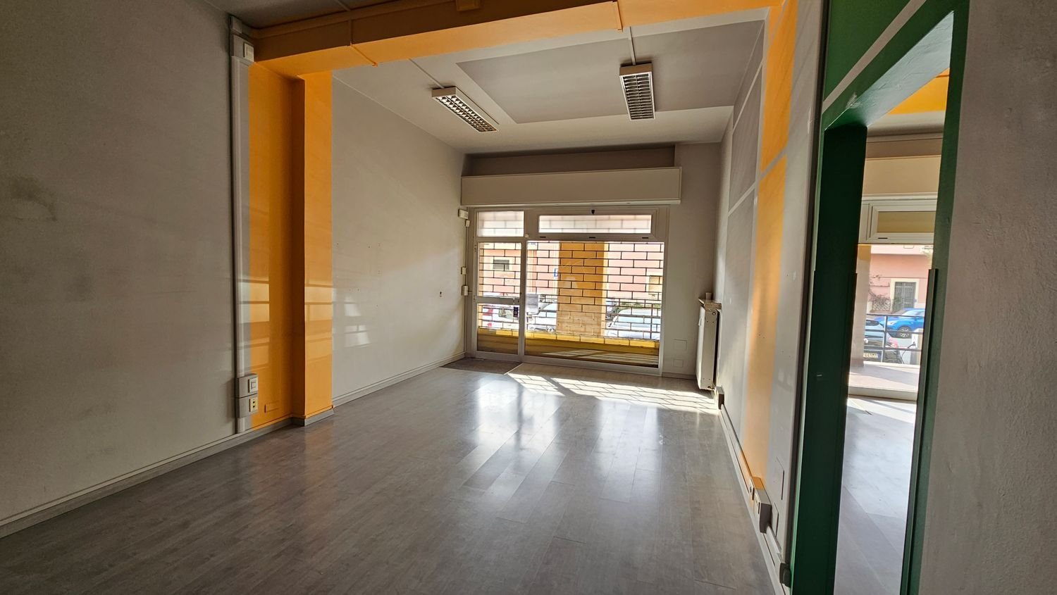 Gewerbliche Immobilie in Genoa, Italy 90m², Nr. 172279