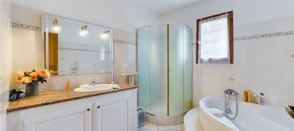 4 bedrooms Villa in Borgo, France No. 232704 13