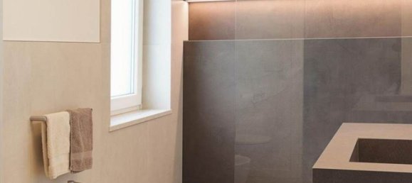 4 bedrooms Apartment in Modena, Italy No. 347839 6