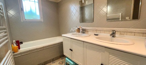 3 bedrooms House in Carrieres-sous-Poissy, France No. 143547 13