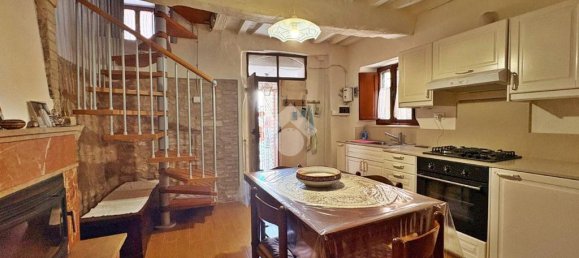 2 bedrooms House in Gualdo Tadino, Italy No. 293726 4