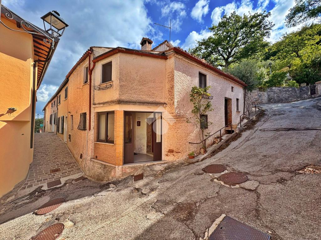 2 bedrooms House in Gualdo Tadino, Italy No. 293726