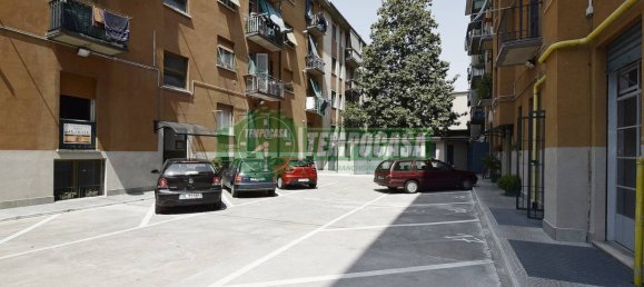 3 bedrooms Apartment in Milan, Italy No. 317158 2