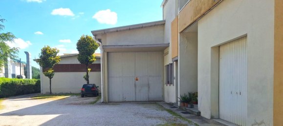 Escritório de 8 divisões em Umbertide, Italy N.º 51644 22