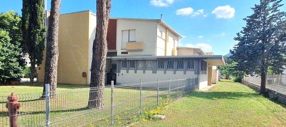 Escritório de 8 divisões em Umbertide, Italy N.º 51644 23