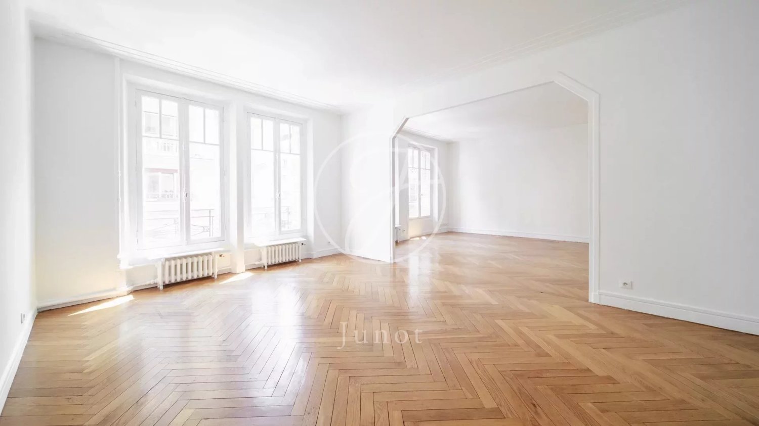 3 bedrooms Apartment in Neuilly-sur-Seine, France No. 133577