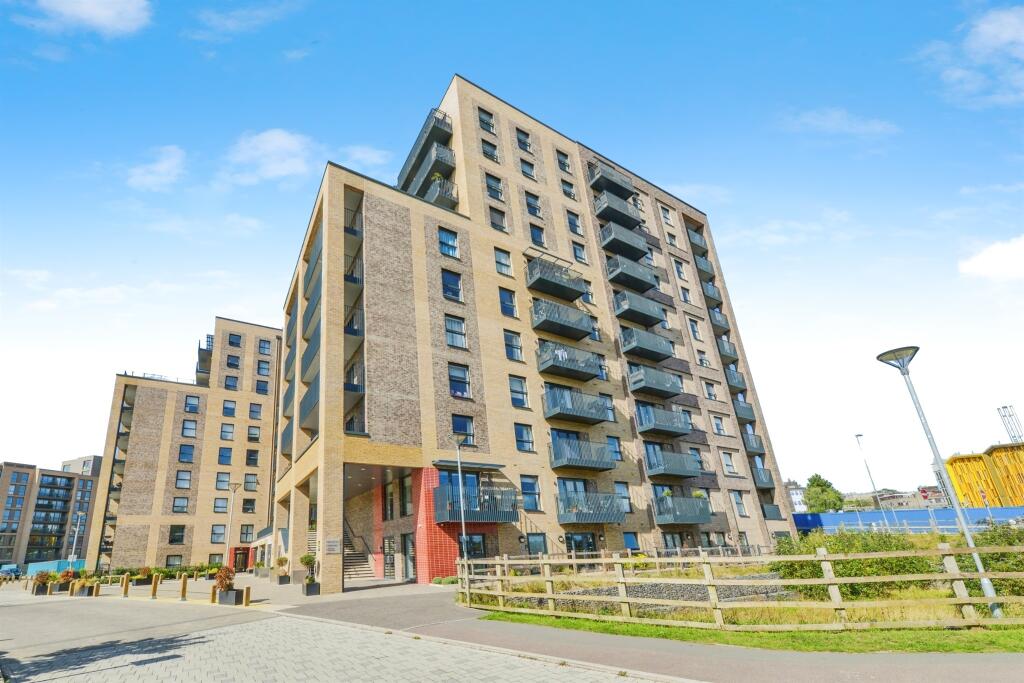 Квартира с 3 спальнями в Уотфорд, Великобритания № 6788