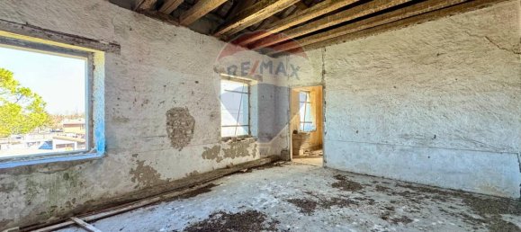 4 rooms Castles in Udine, Italy No. 81869 23