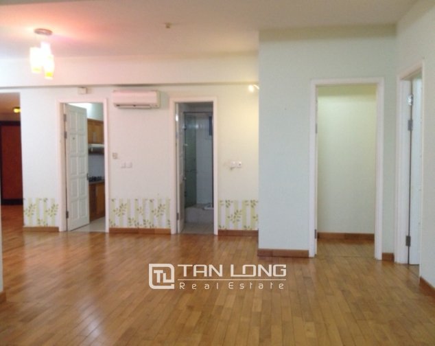 Apartamento de 4 dormitorios en Tay Ho, Vietnam No. 242
