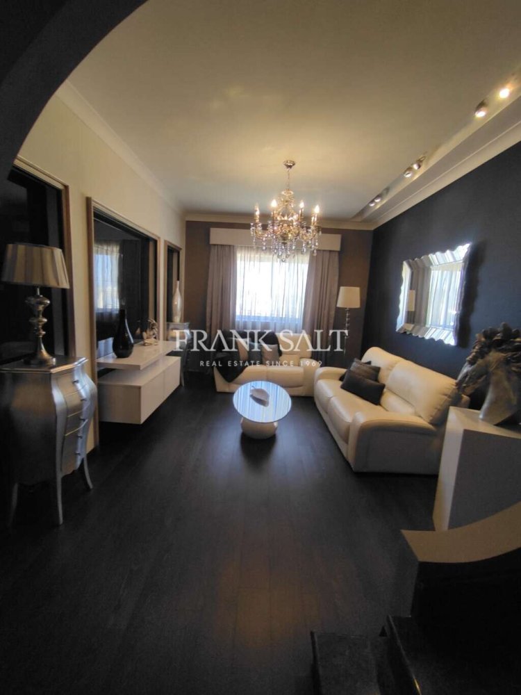 3 bedrooms House in Siggiewi, Malta No. 8358