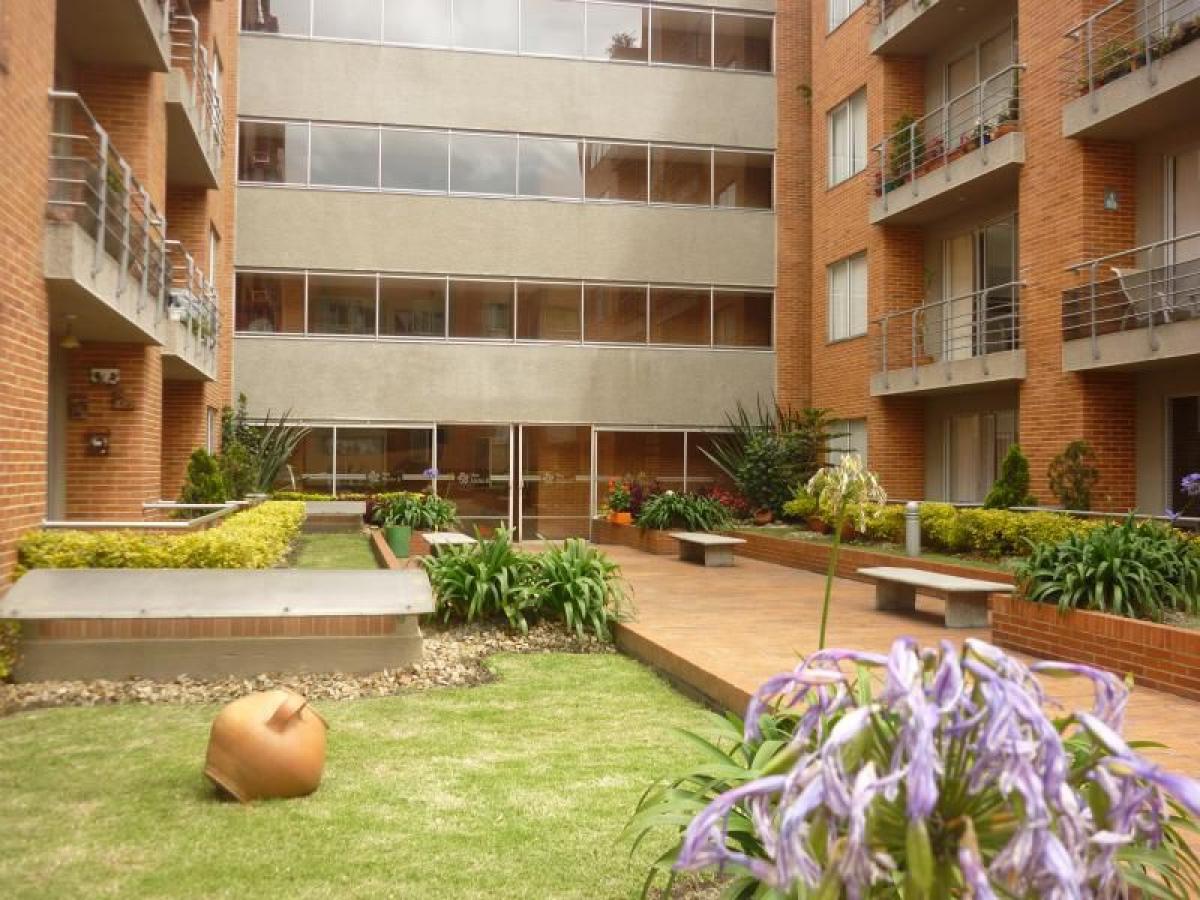 Casa de 3 dormitorios en Bogotá, Colombia No. 13248