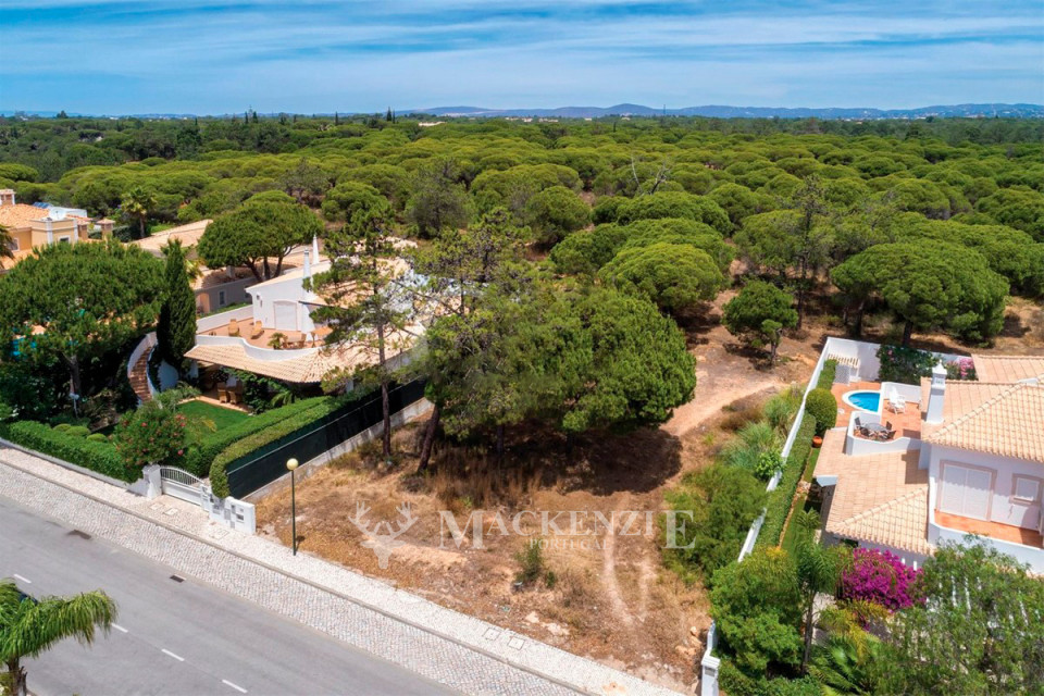 Terreno em Almancil, Portugal 241 m² N.º 107409