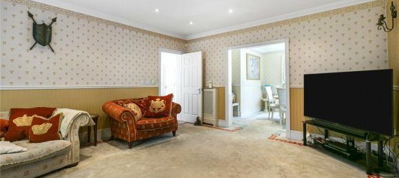 6 bedrooms House in Enfield, United Kingdom No. 6590 12