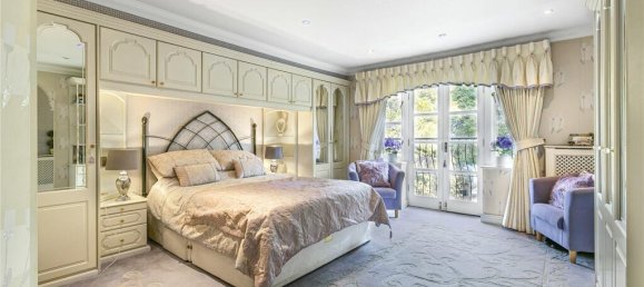 6 bedrooms House in Enfield, United Kingdom No. 6590 65