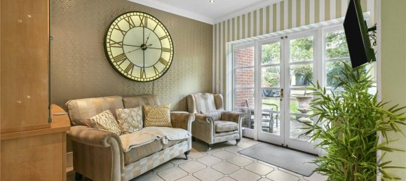 6 bedrooms House in Enfield, United Kingdom No. 6590 60