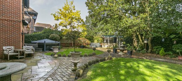 6 bedrooms House in Enfield, United Kingdom No. 6590 51